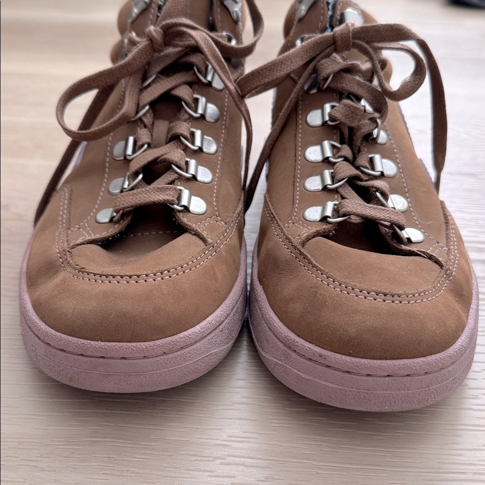 VEJA - Gender Inclusive Roraima High Top Sneaker - Picture 7 of 12